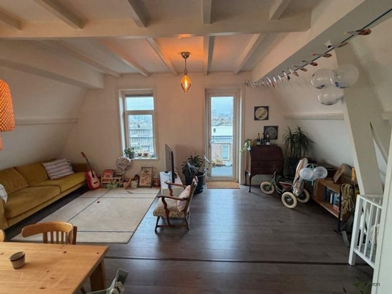 2-bedroom apartment with skyline views - Image 3