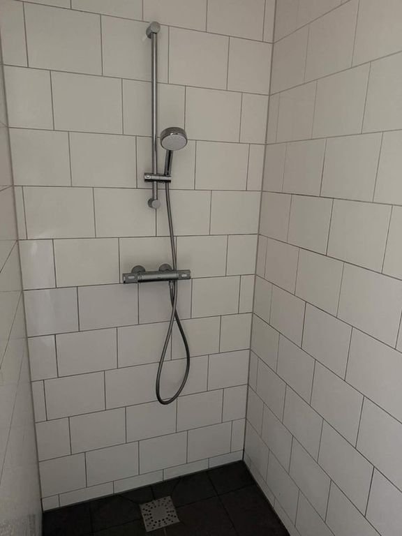 2-bedroom apartment with skyline views - Image 16