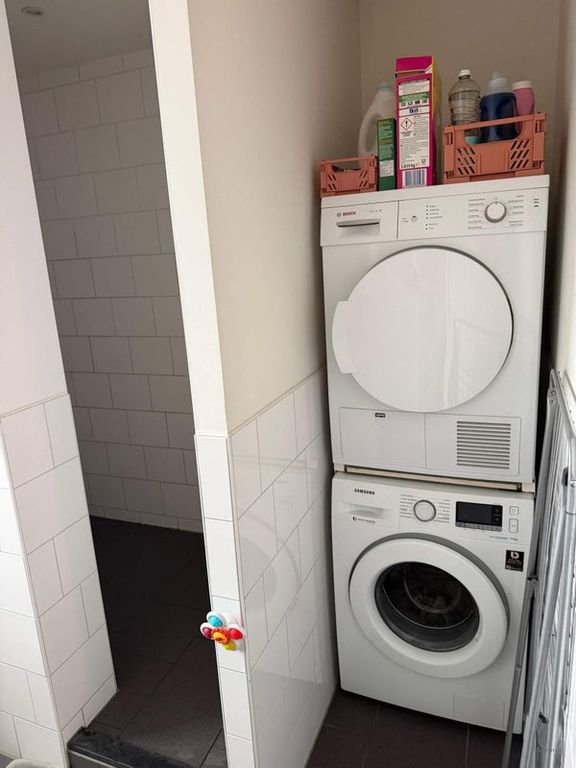 2-bedroom apartment with skyline views - Image 15