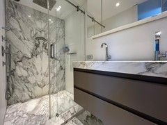 Furnished 90 m² apartment with private parking space - Image 7