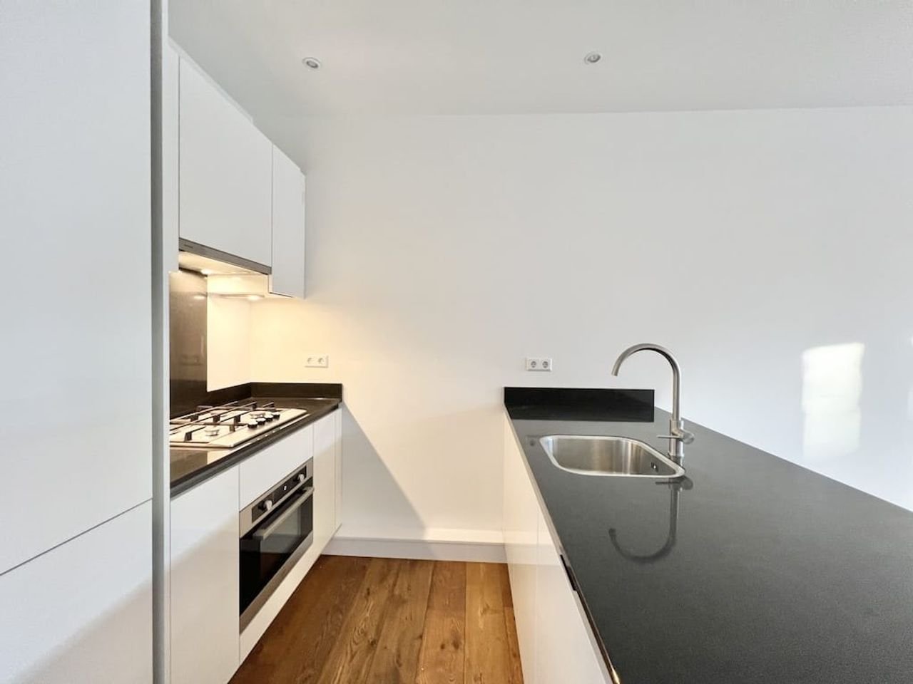 67 m² Apartment with Balcony and Two Bedrooms - Image 6