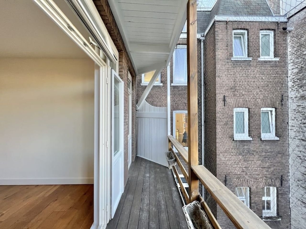 67 m² Apartment with Balcony and Two Bedrooms - Image 12