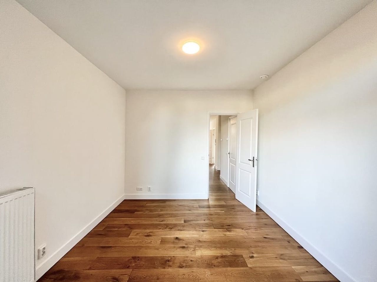 67 m² Apartment with Balcony and Two Bedrooms - Image 11