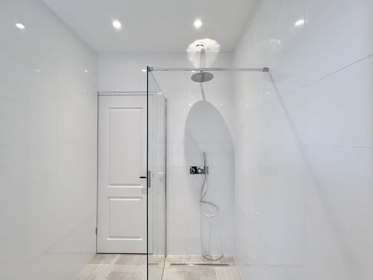 67 m² Apartment with Balcony and Two Bedrooms - Image 14