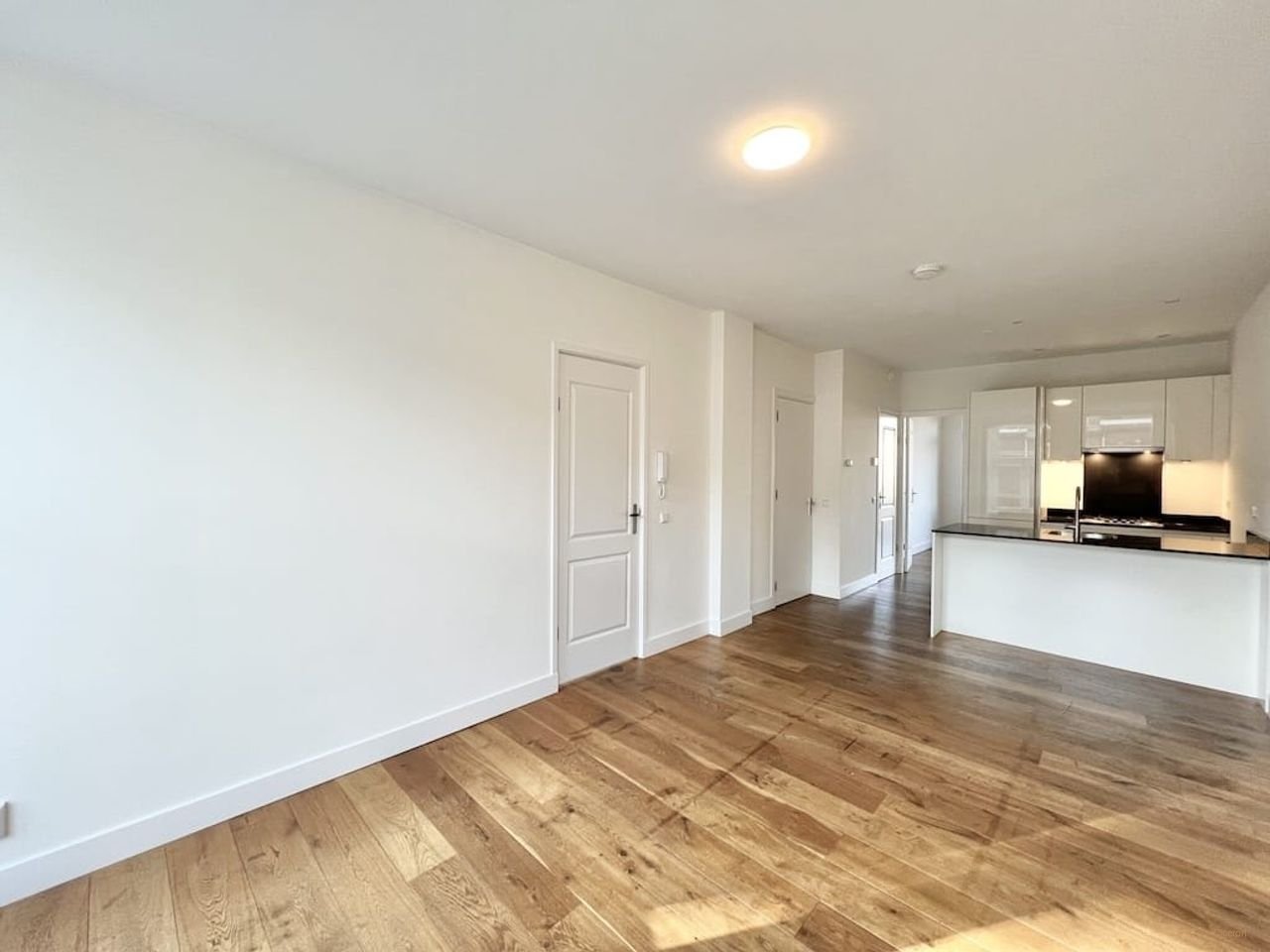 67 m² Apartment with Balcony and Two Bedrooms - Image 4