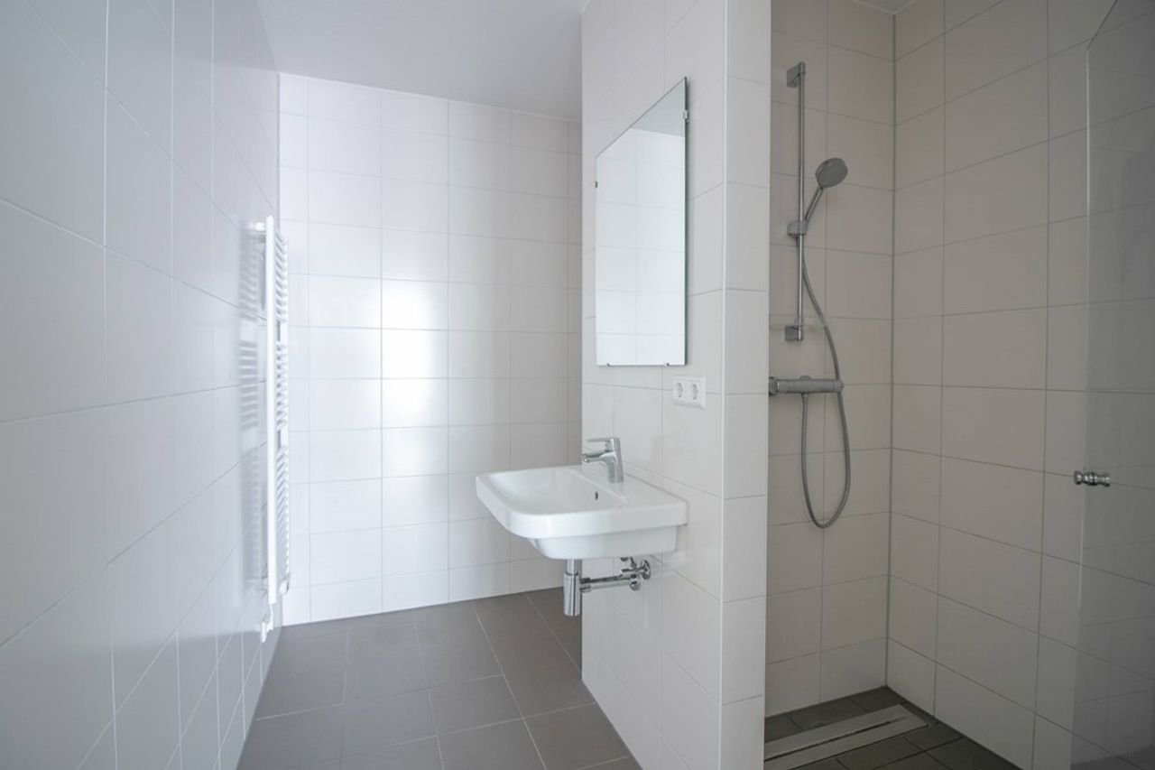 1-bedroom apartment on Oostenburg - Image 9