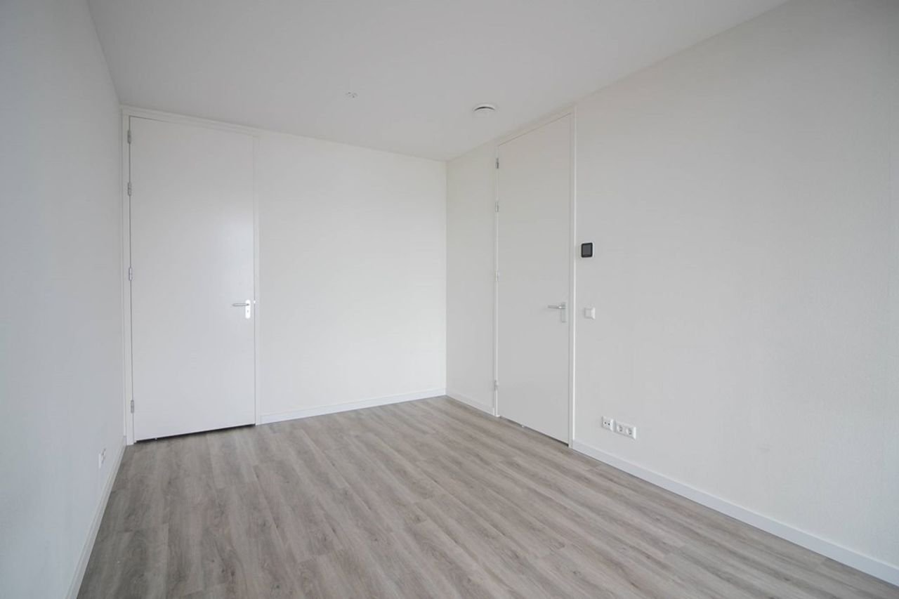 1-bedroom apartment on Oostenburg - Image 8