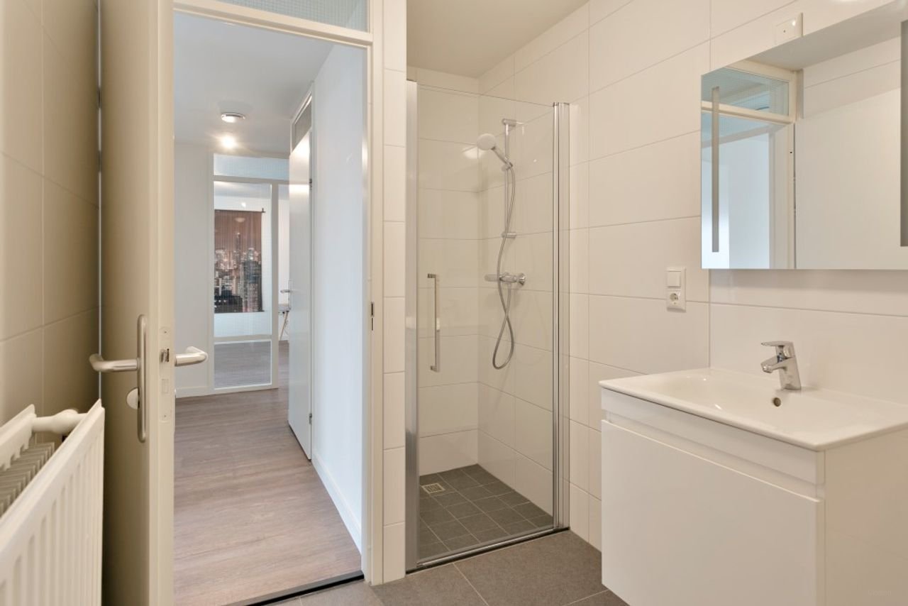 Furnished apartment on the 16th floor - Image 17