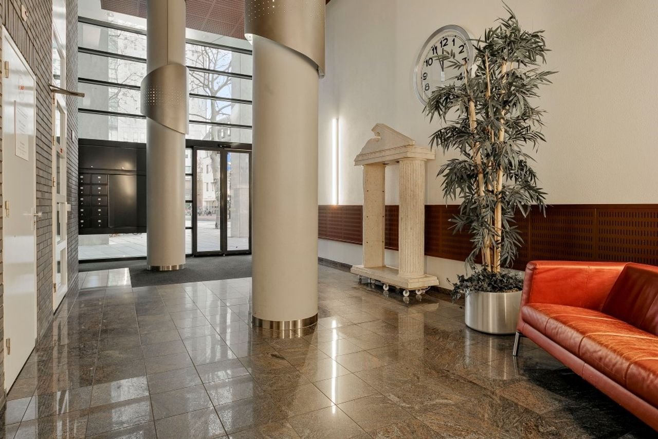 Furnished apartment on the 16th floor - Image 2