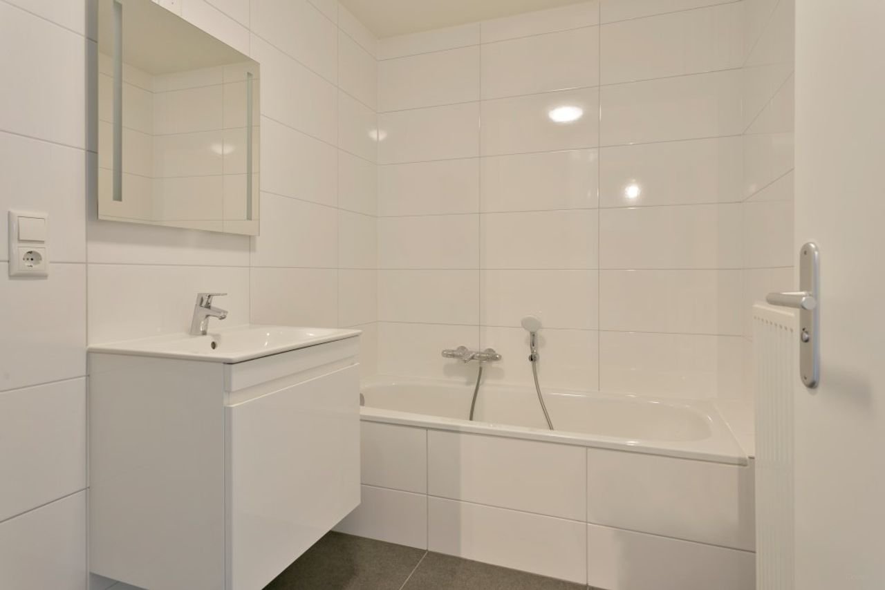 Furnished apartment on the 16th floor - Image 16