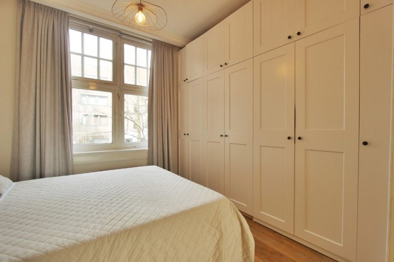 Bright 2-bedroom apartment directly adjacent to Vondelpark - Image 1