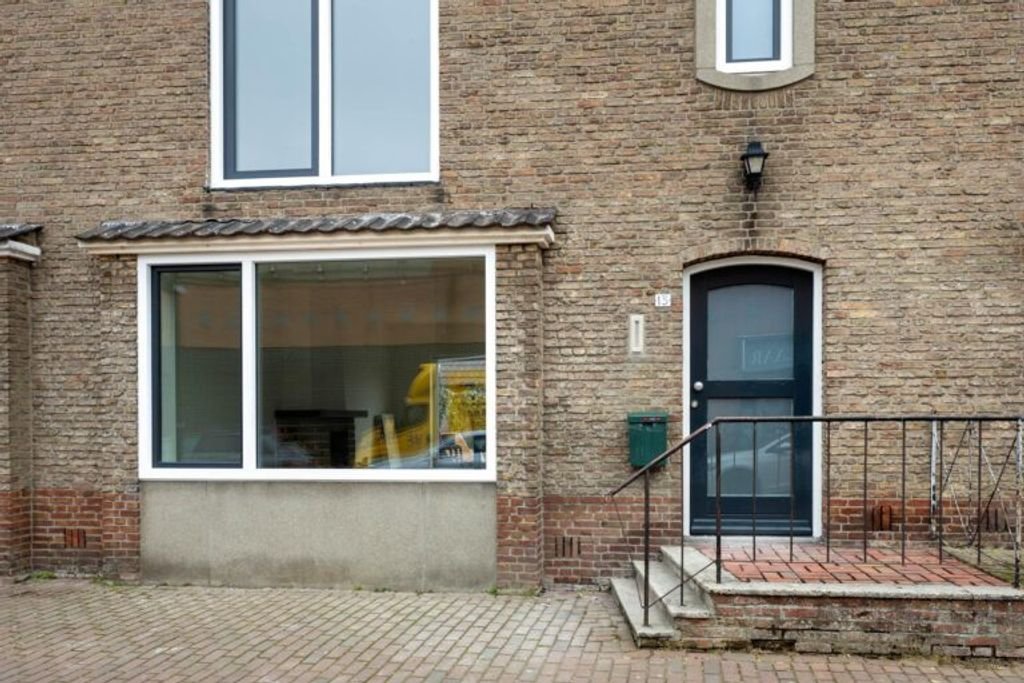 Renovated terraced house of 130m² in the heart of Roosendaal - Image 3