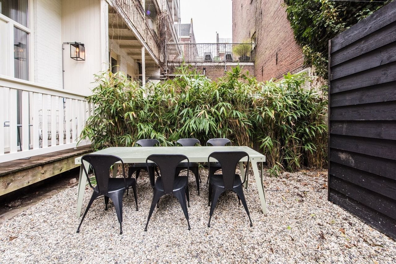 Apartment with garden in Oud-West - Image 1