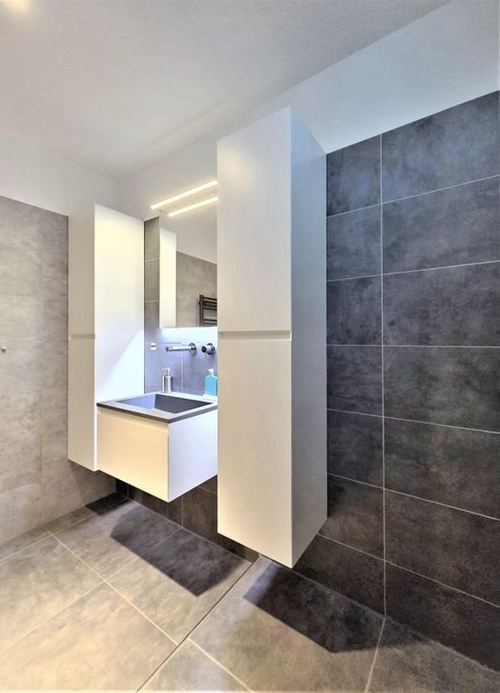 Divisible corner apartment of 106 m² with garage and elevator - Image 25