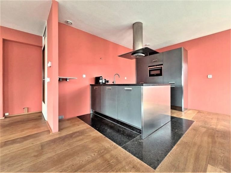 Divisible corner apartment of 106 m² with garage and elevator - Image 7