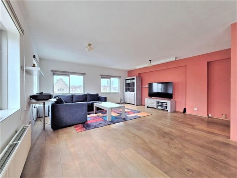 Divisible corner apartment of 106 m² with garage and elevator - Image 14