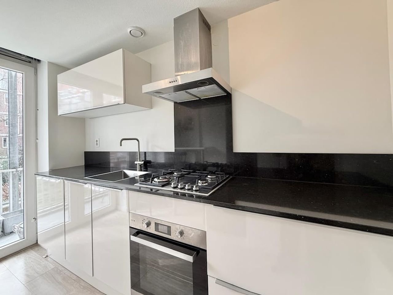 Furnished 4-room apartment in Amsterdam East - Image 5