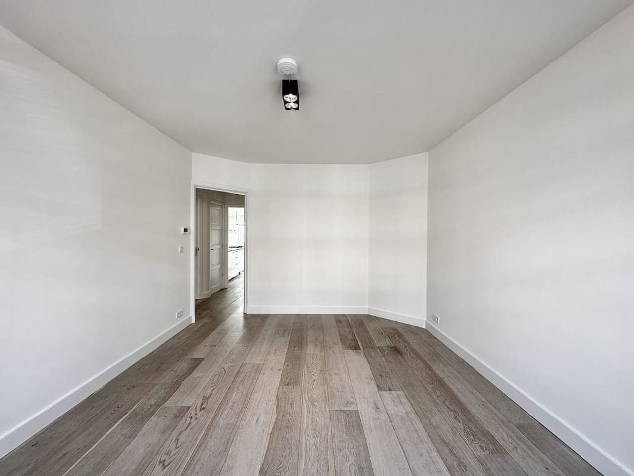 Modern 2-bedroom apartment in the Rivierenbuurt - Image 6