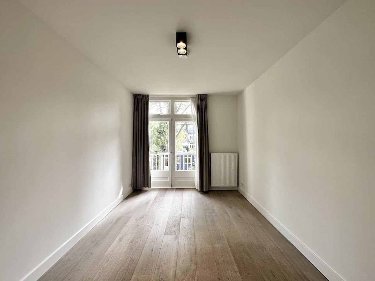 Modern 2-bedroom apartment in the Rivierenbuurt - Image 9