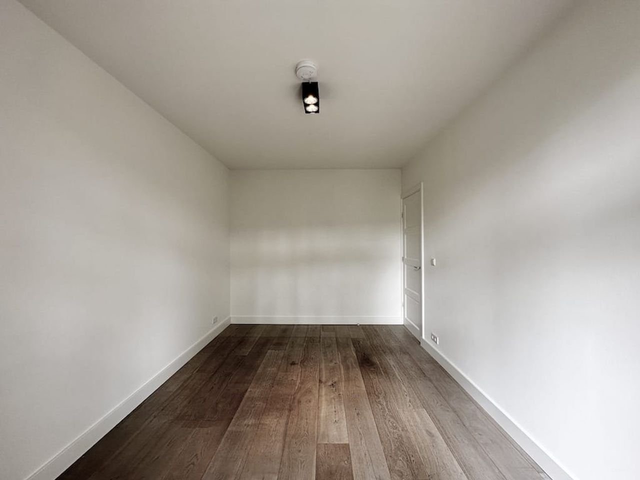 Modern 2-bedroom apartment in the Rivierenbuurt - Image 10