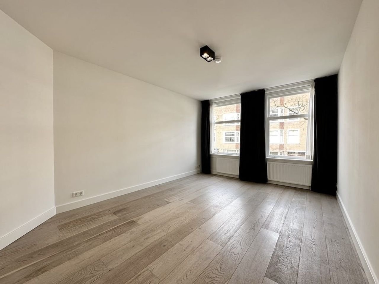 Modern 2-bedroom apartment in the Rivierenbuurt - Image 11