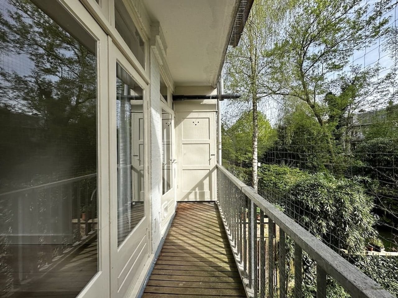 Modern 2-bedroom apartment in the Rivierenbuurt - Image 2