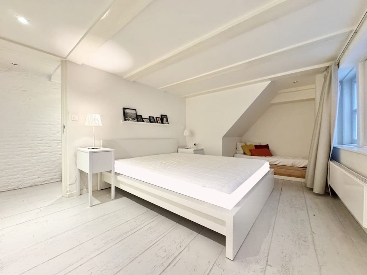 Furnished 2-bedroom apartment on the Rokin - Image 10