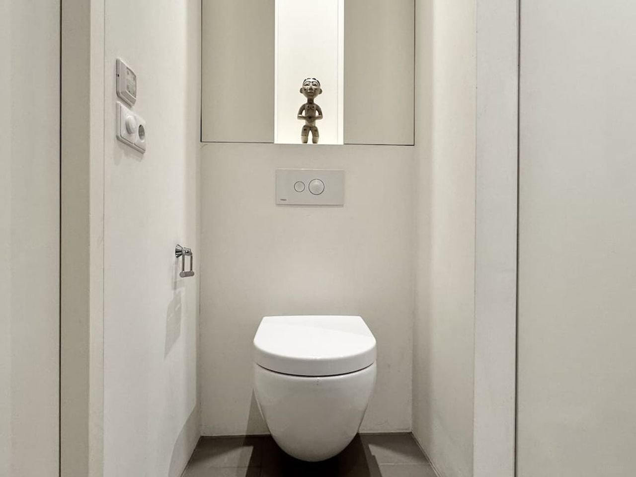 Furnished 2-bedroom apartment on the Rokin - Image 13