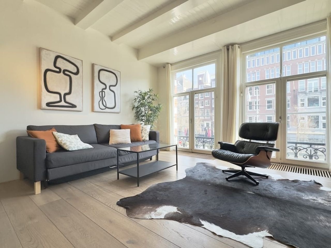 Furnished 2-bedroom apartment on the Rokin - Image 2