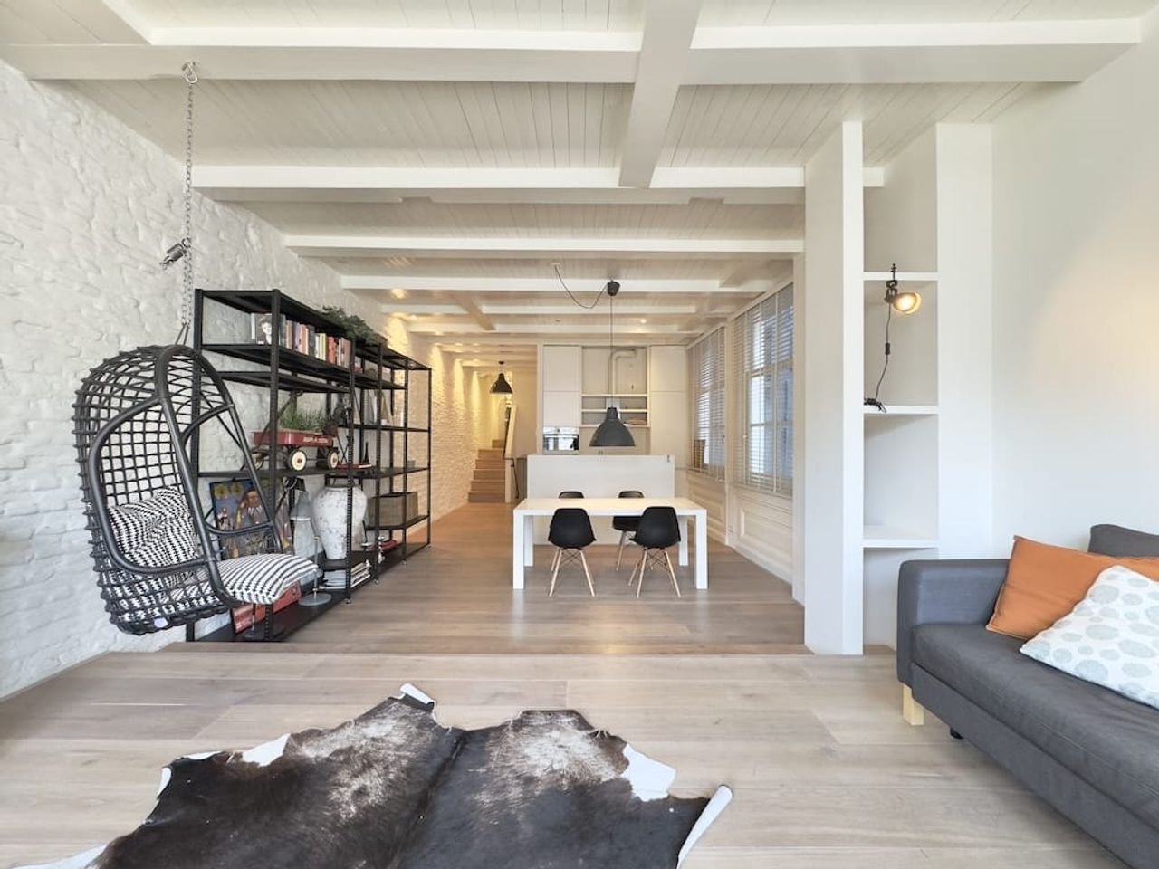 Furnished 2-bedroom apartment on the Rokin - Image 4