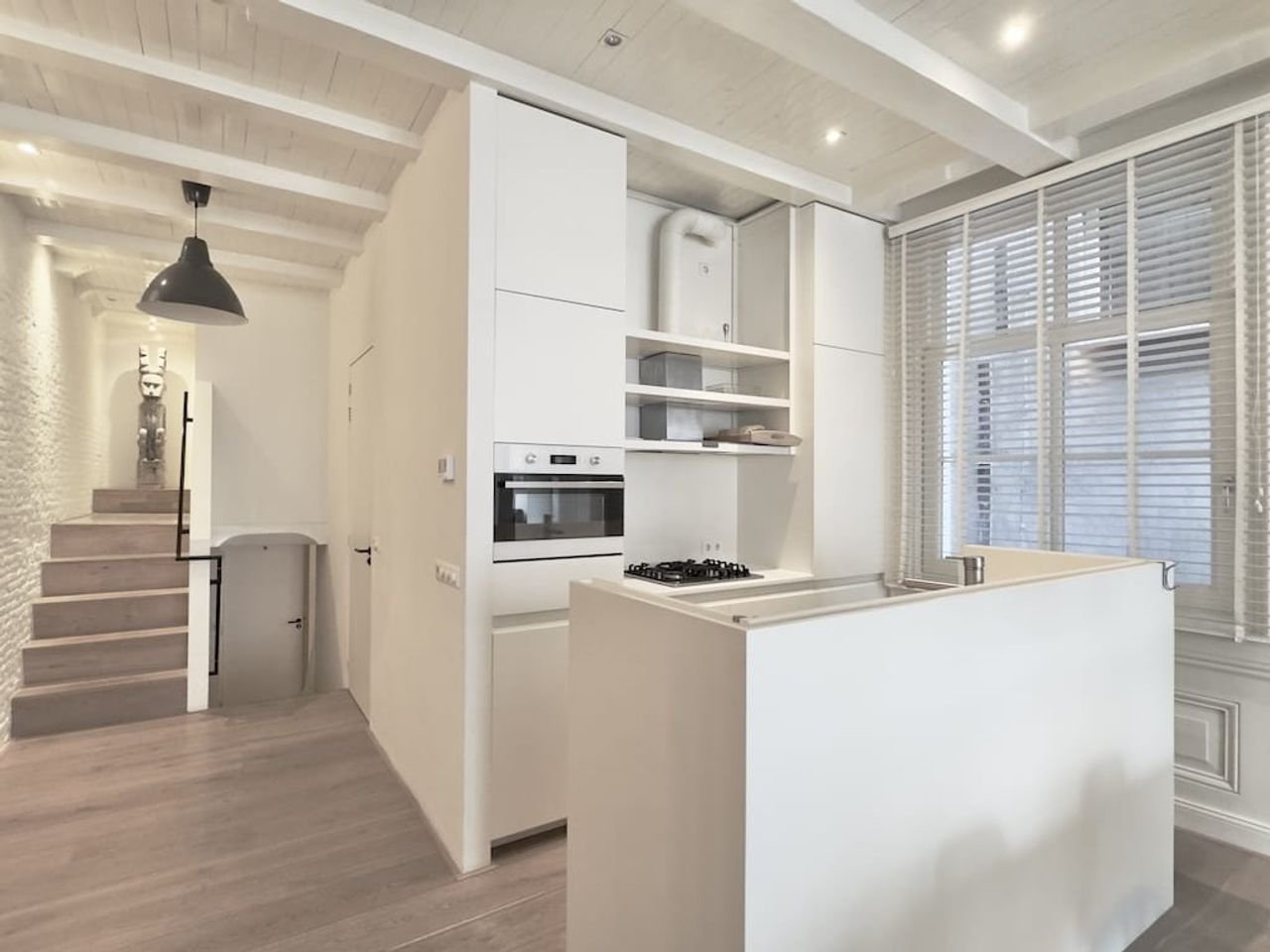 Furnished 2-bedroom apartment on the Rokin - Image 7