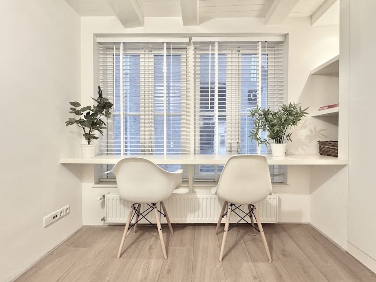 Furnished 2-bedroom apartment on the Rokin - Image 14