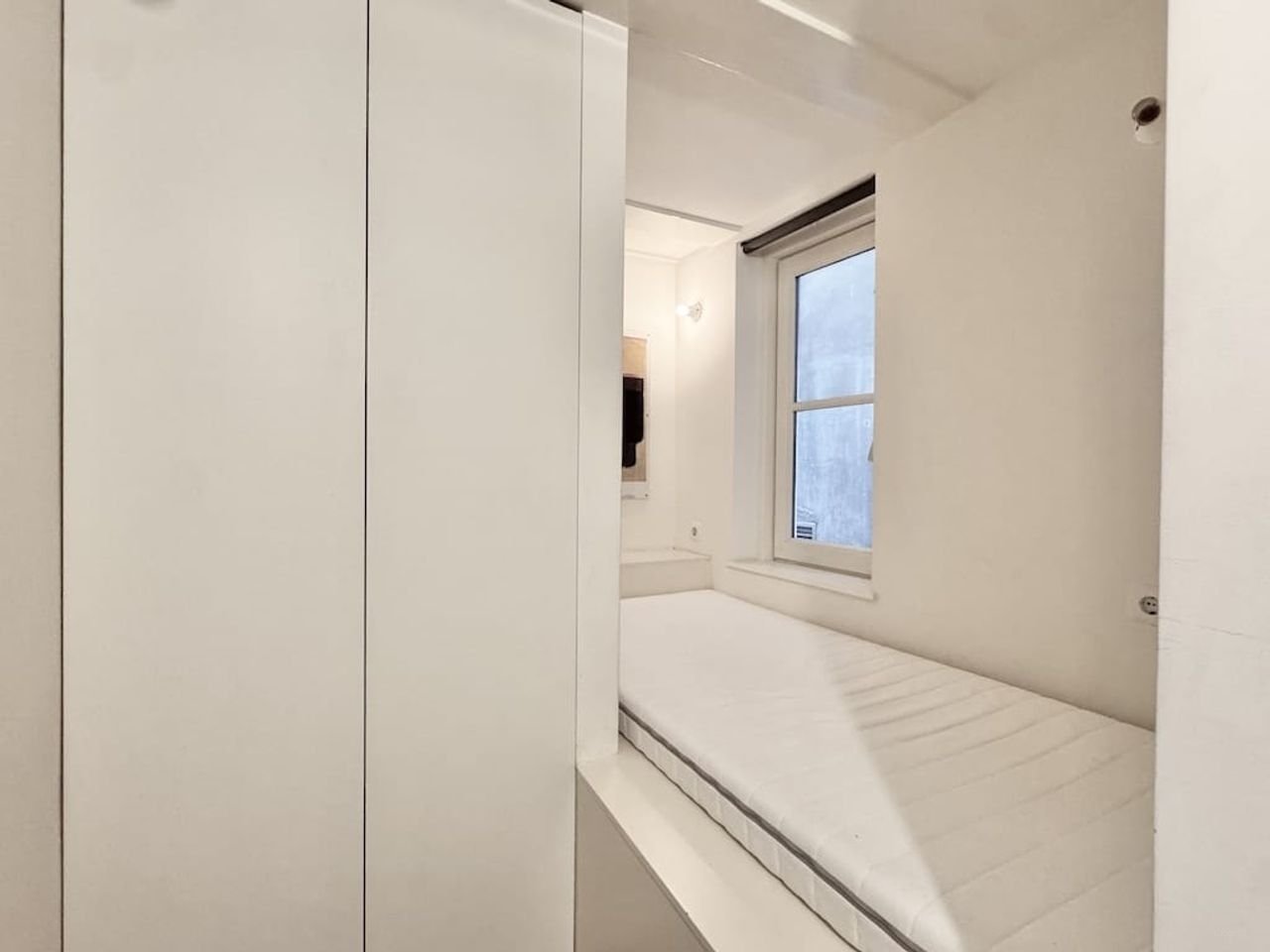 Furnished 2-bedroom apartment on the Rokin - Image 15