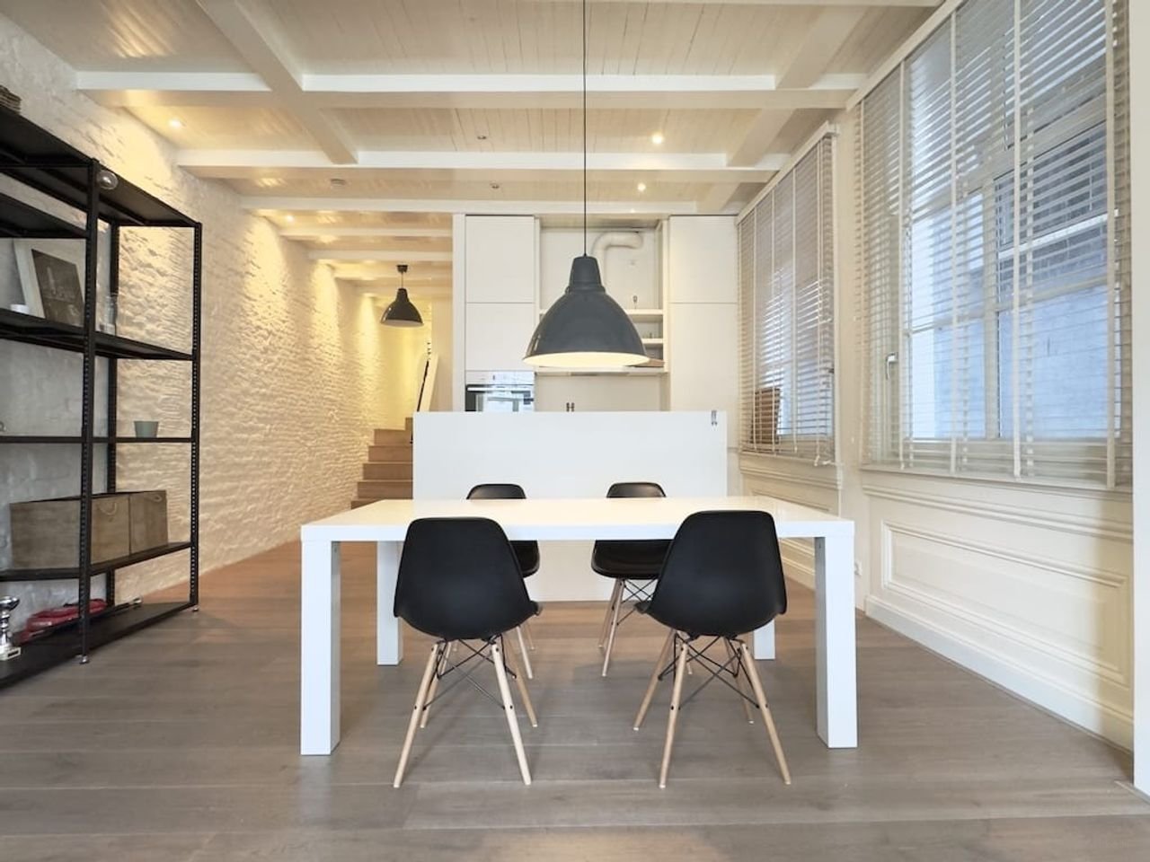 Furnished 2-bedroom apartment on the Rokin - Image 5