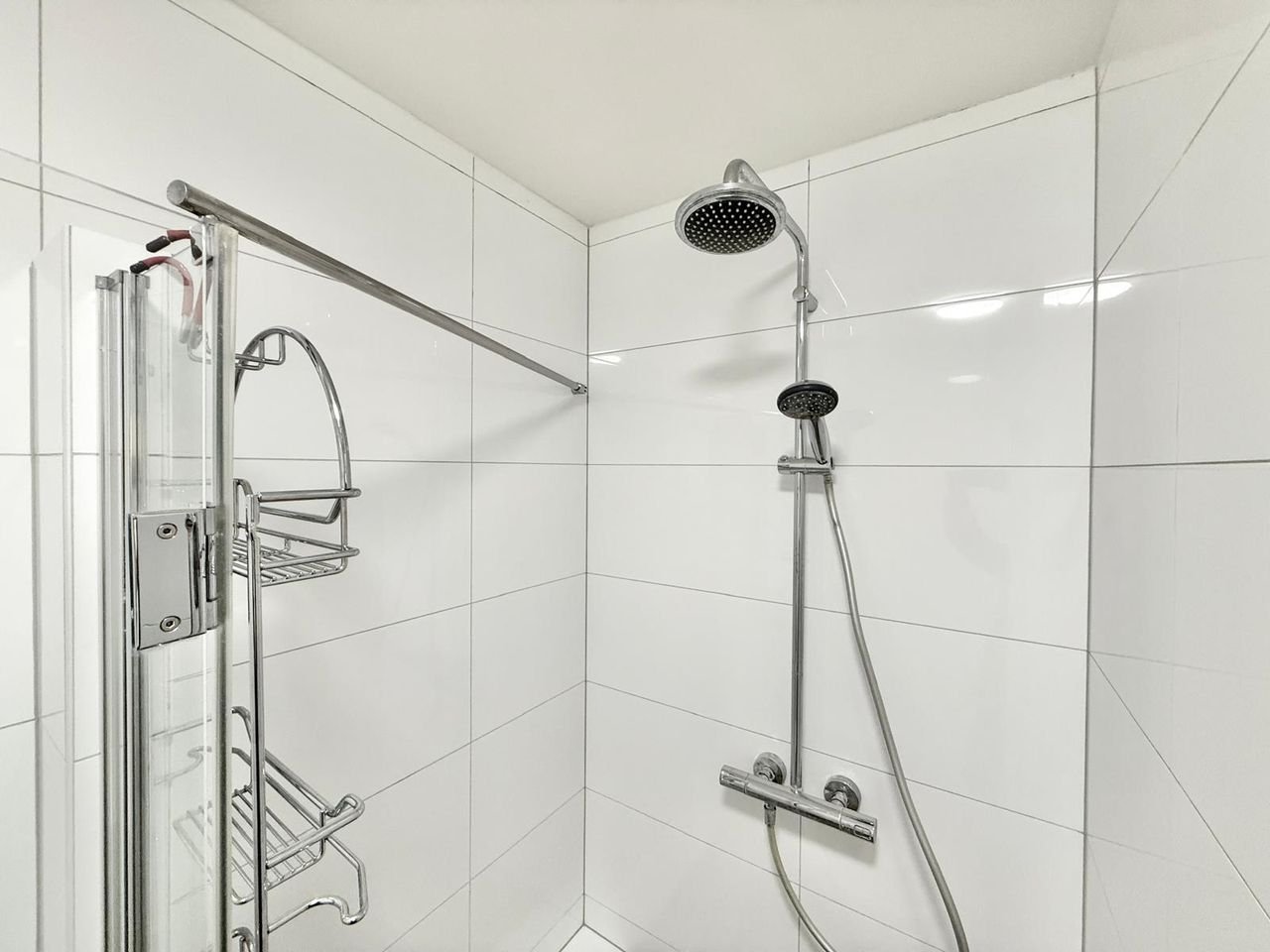 Furnished 98m² apartment in the Helmersbuurt - Image 15