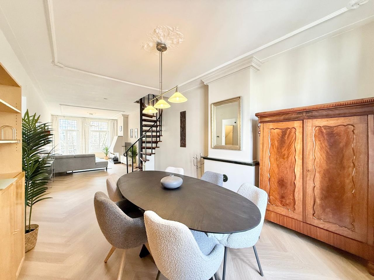 Furnished 98m² apartment in the Helmersbuurt - Image 4