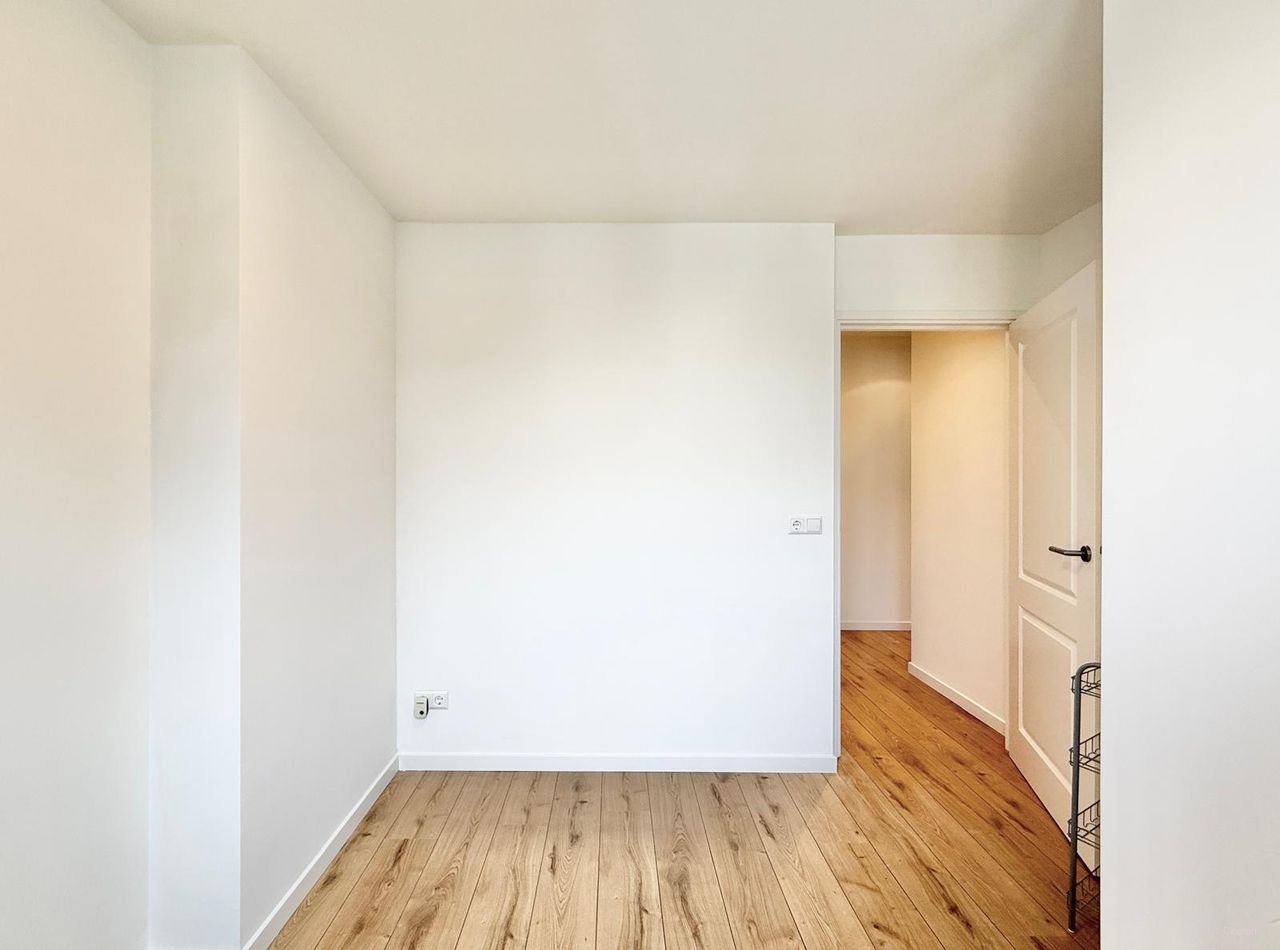 Furnished 98m² apartment in the Helmersbuurt - Image 13