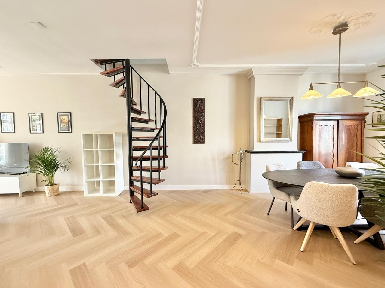 Furnished 98m² apartment in the Helmersbuurt - Image 5