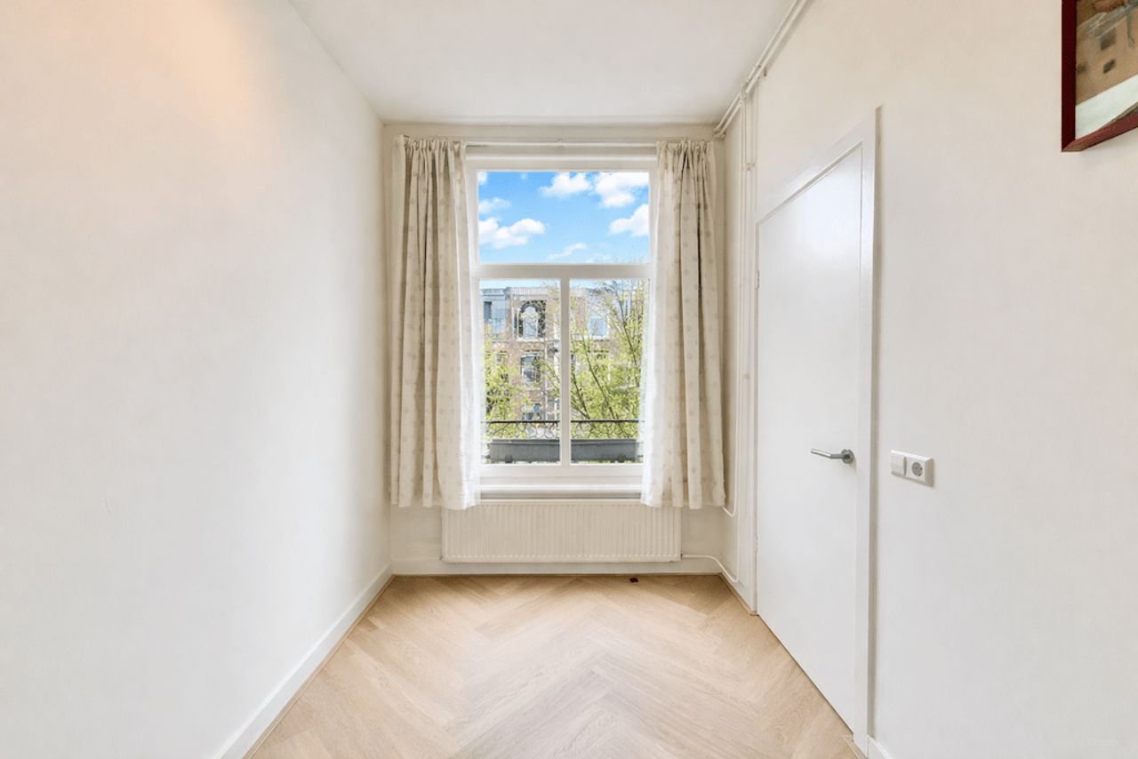 Furnished 98m² apartment in the Helmersbuurt - Image 11