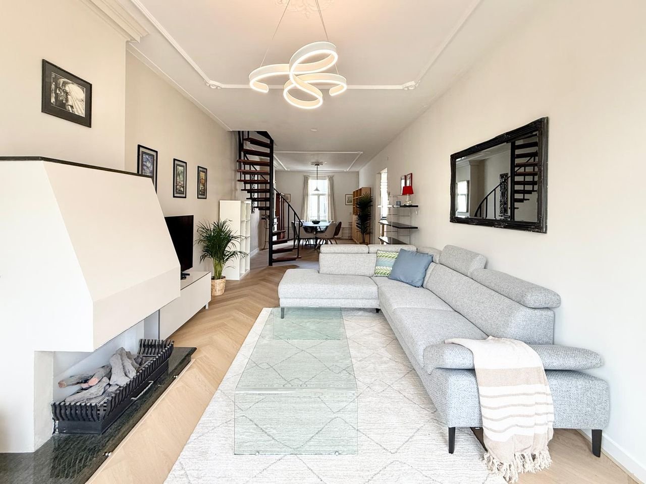 Furnished 98m² apartment in the Helmersbuurt - Image 1