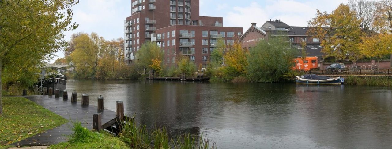 Waterfront apartment with parking space in Tilburg - Image 1