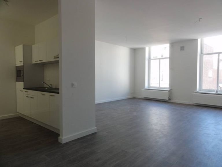 Bright 92 m² apartment in Den Bosch city center - Image 2