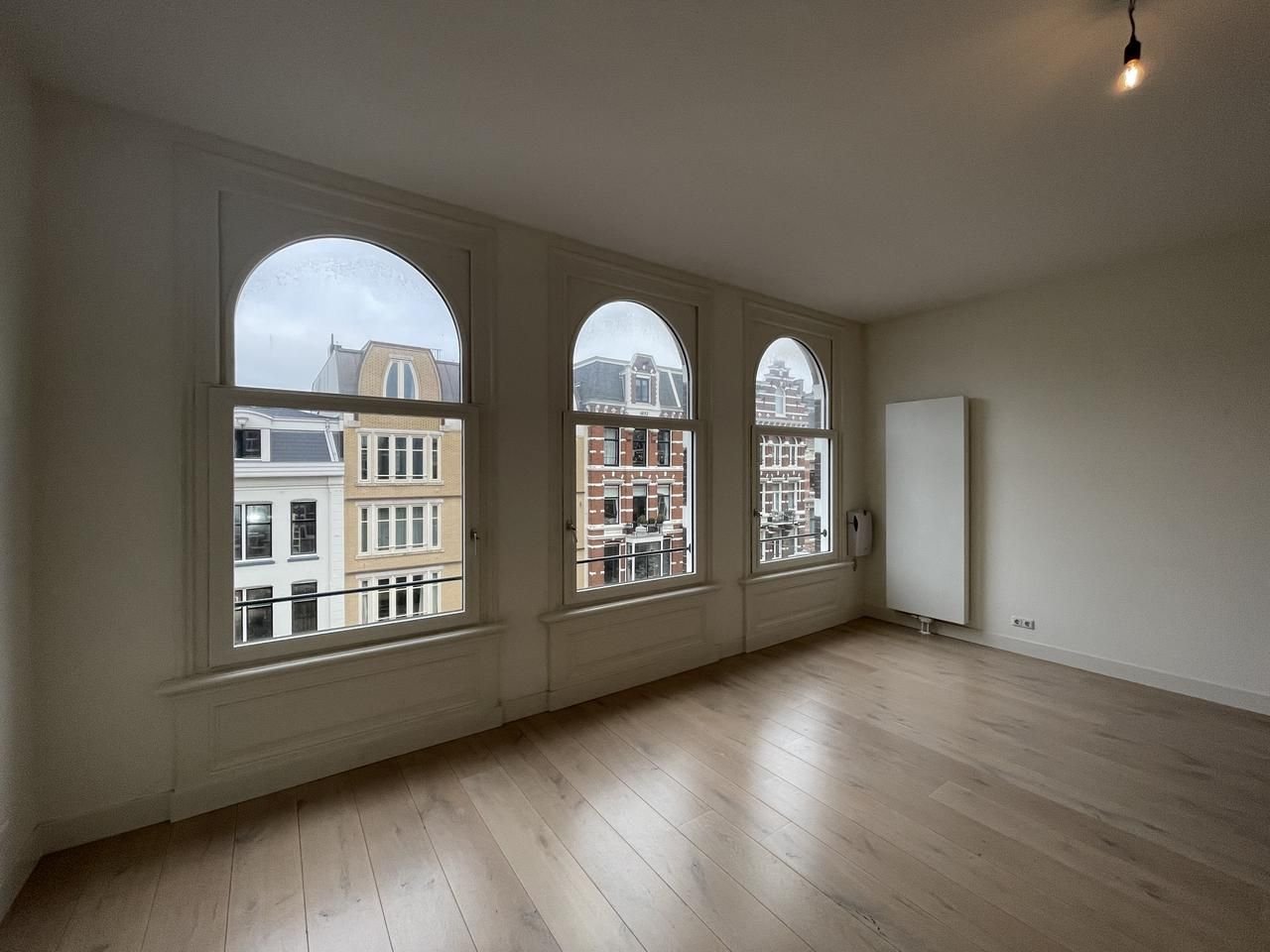 Bright 65 m² apartment on Weteringschans - Image 1