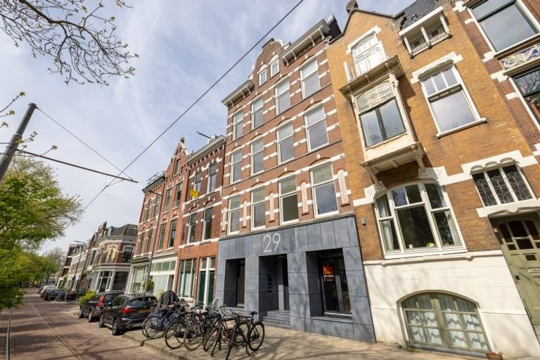 Uitzicht op de skyline vanuit dit appartement aan de Kruiskade - Afbeelding 4