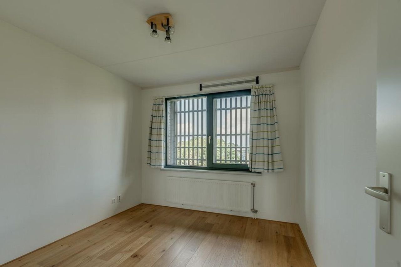 Sunny 4-room apartment in Eemkwartier - Image 13