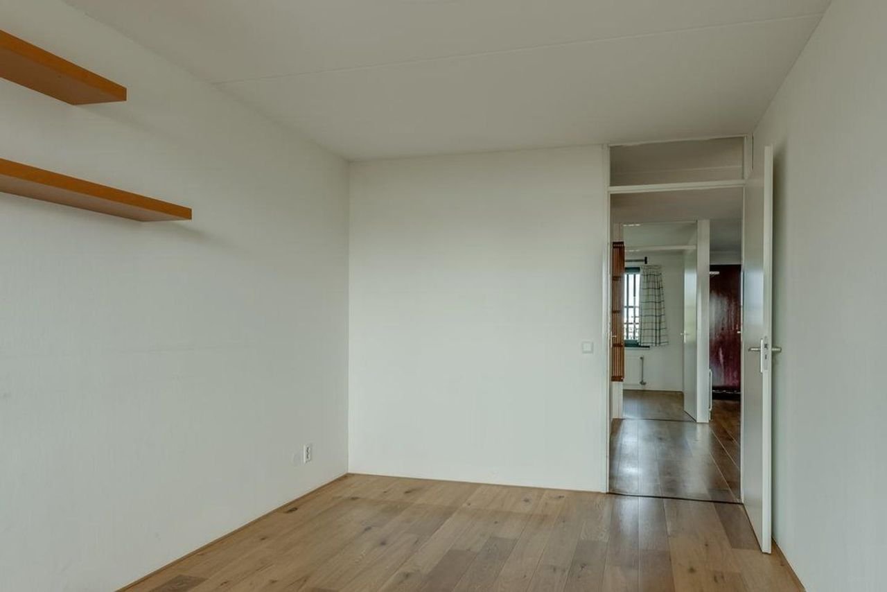 Sunny 4-room apartment in Eemkwartier - Image 12