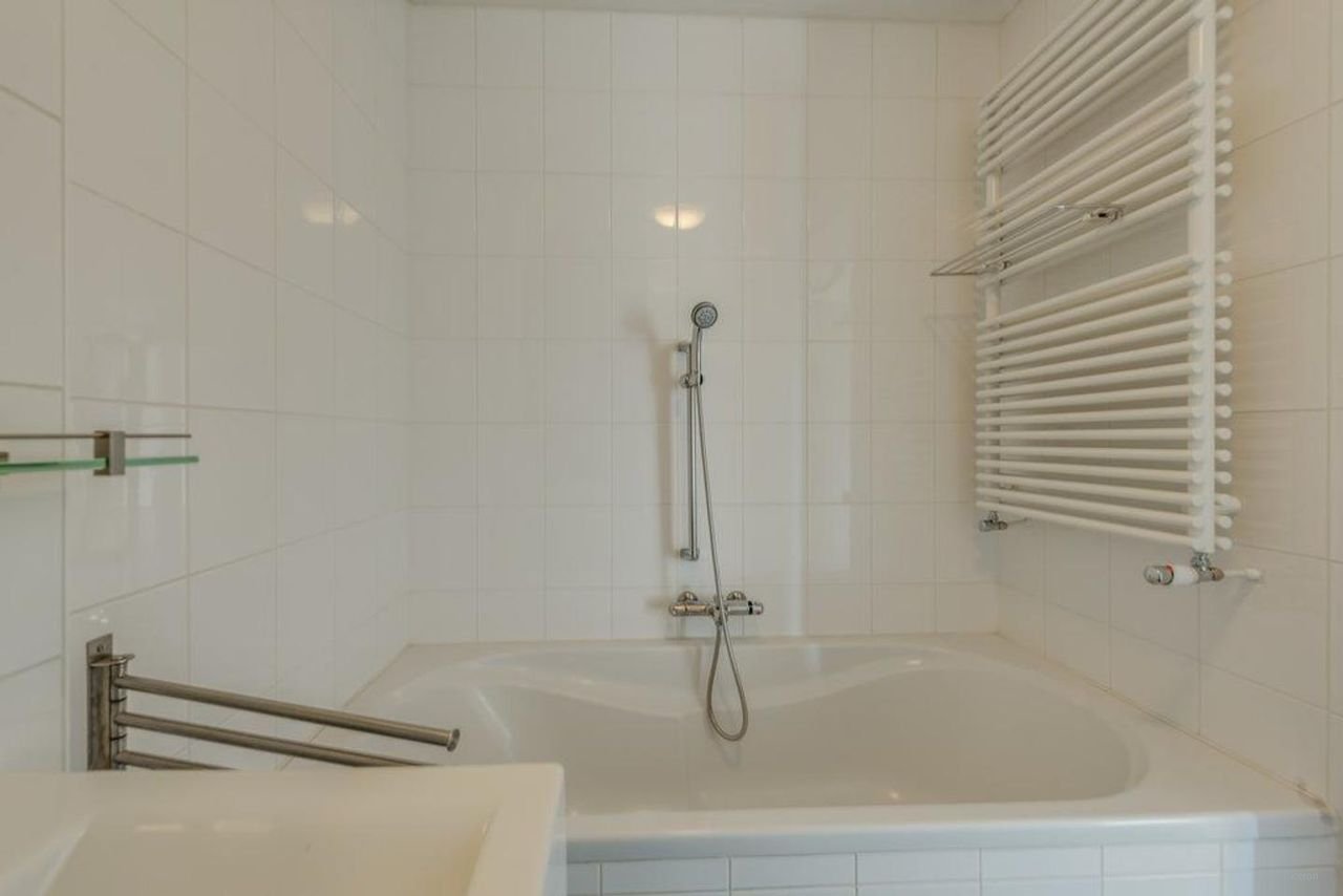 Sunny 4-room apartment in Eemkwartier - Image 18