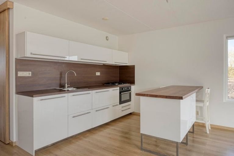 Bright two-room apartment with balcony in the center of Den Bosch - Image 8