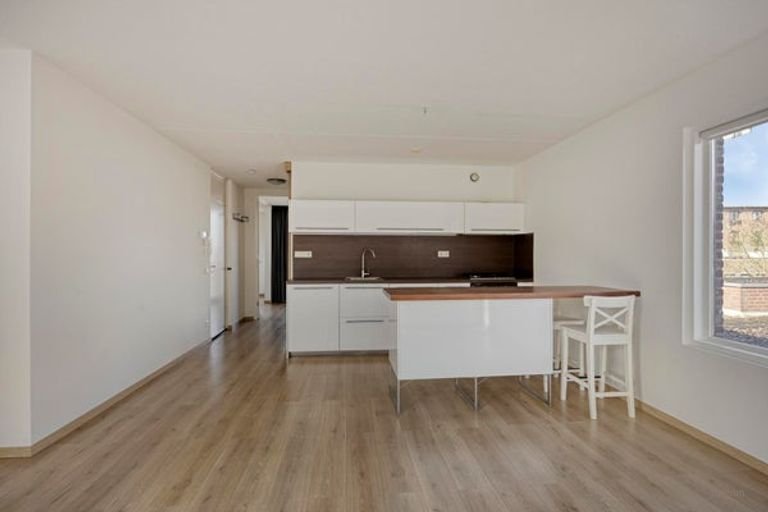 Bright two-room apartment with balcony in the center of Den Bosch - Image 7