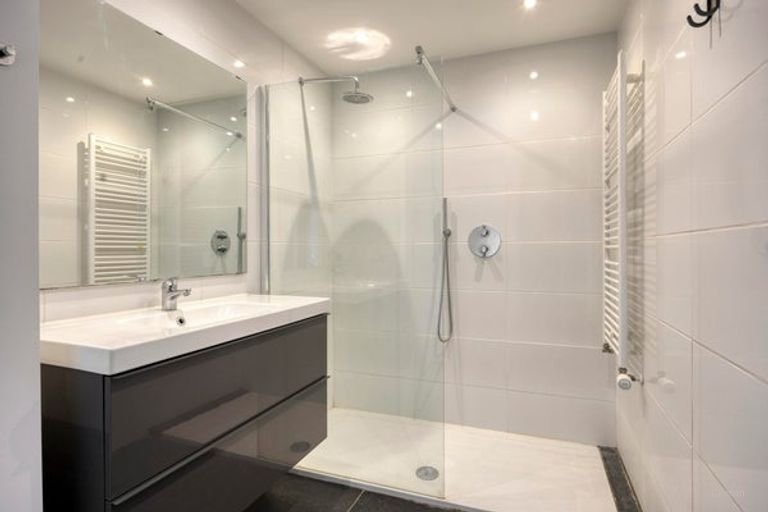 Bright two-room apartment with balcony in the center of Den Bosch - Image 12